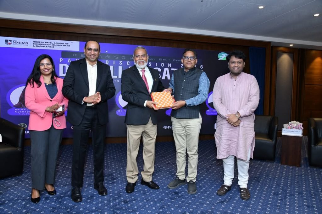 Panelists, faculty and dignitaries at the inauguration of the Bloomberg Markets and Analytics Hub at MPSTME, NMIMS in collaboration with Findrome.