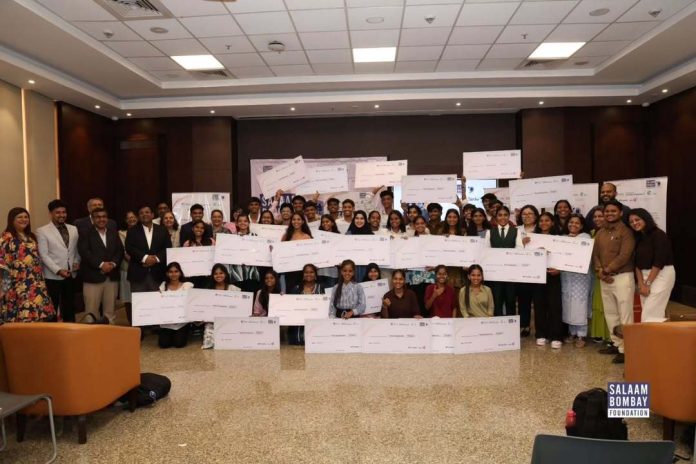 Young grassroots entrepreneurs presenting their business ideas during the 5th edition of Dolphin Tanki hosted by NMIMS SBM and Salaam Bombay Foundation.